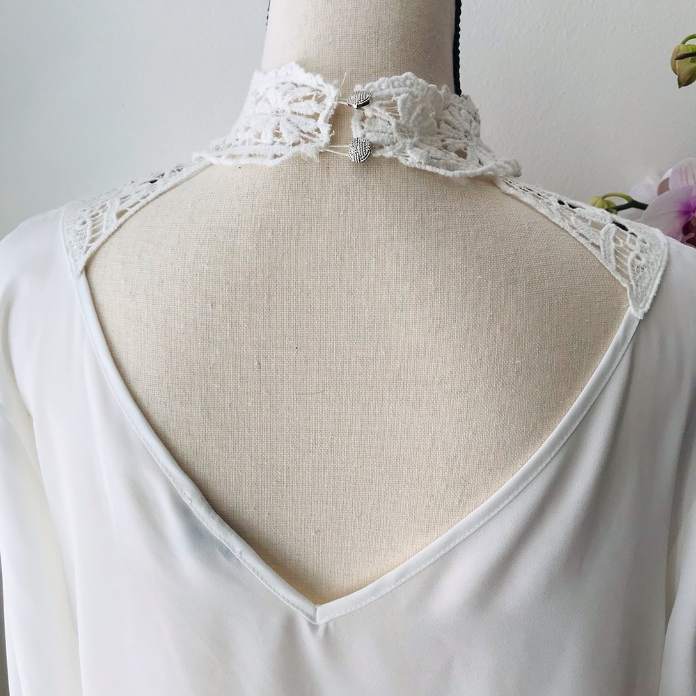 Pretty & Classic White High Neck Lace Blouse Large - Picture 4 of 8